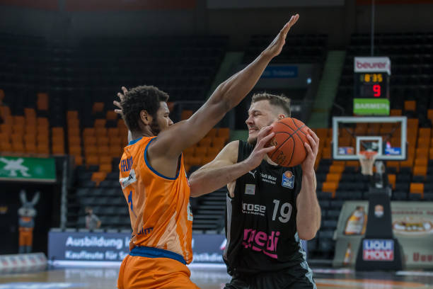 帮助印尼足 帮助印尼足