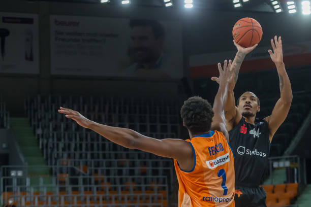 转会市场的 转会市场的